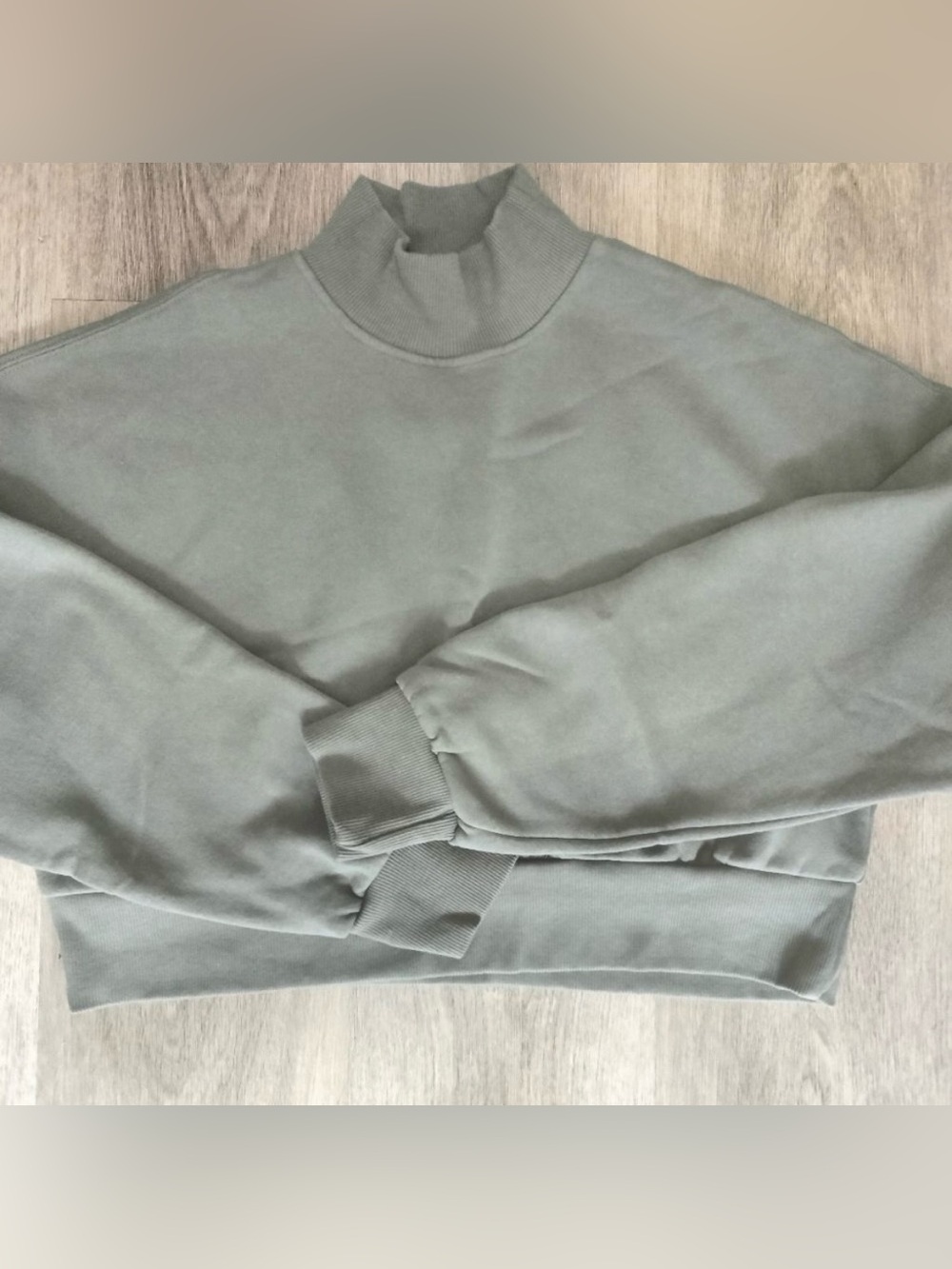 Forever 21 Women’s Cropped  Turtleneck Sweatshirt in Sage Size Small